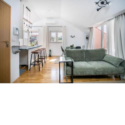 Luxury penthouse Queen
