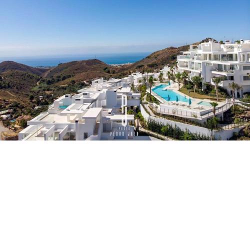 LUXURY PENTHOUSE ROOFTOP POOL JACUZZi OCEAN VIEWS PALO ALTO MARBELLA