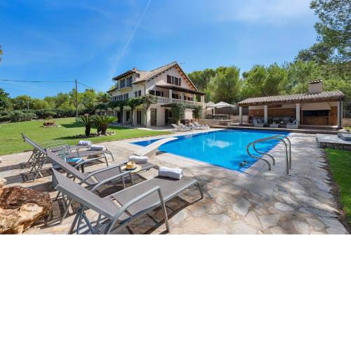 Luxury Seaside Villa in Mal Pas for 12 Guests