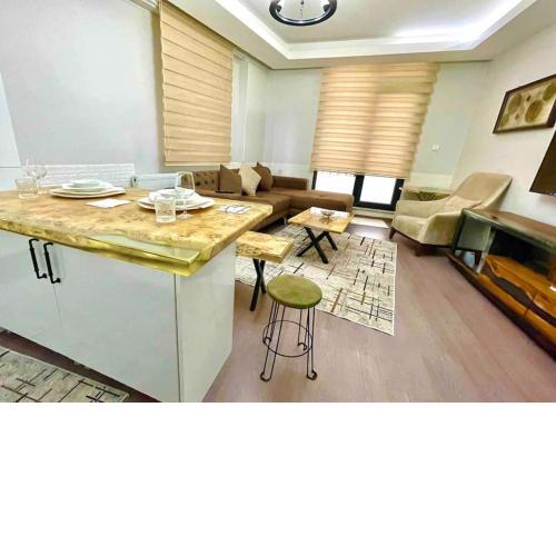 Luxury , Şehir merkezi, METRO’ya 1 dakika
