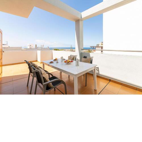 LUXURY SUITES, Cristianos