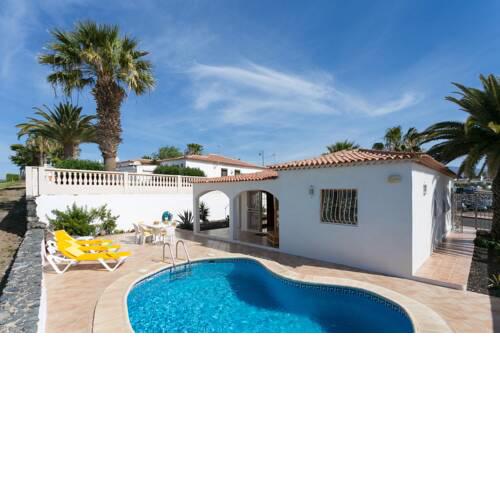 LUXURY SUNNY VILLA WITH BREATHTAKING VIEWS, FREE WIFI AND HEATED PRIVATE POOL