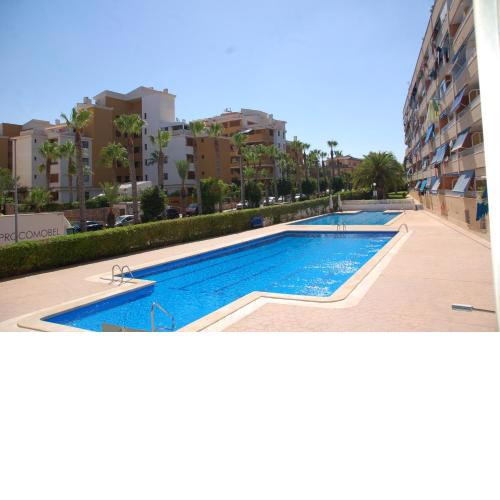 Luxury three-bedroom apartment, recently refurbished throughout