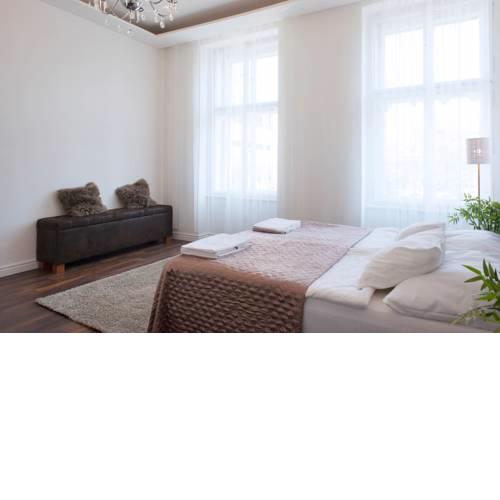 Luxury two bedroom apartment with two bathrooms in Karlin by easyBNB