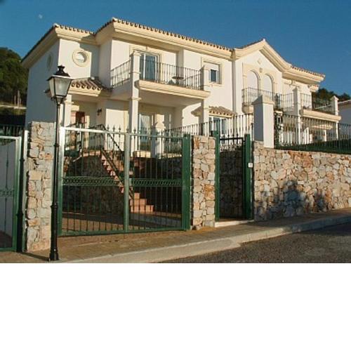 Luxury villa at Alhaurin Golf nr Mijas, pvt heated pool, wifi, aircon, fab views