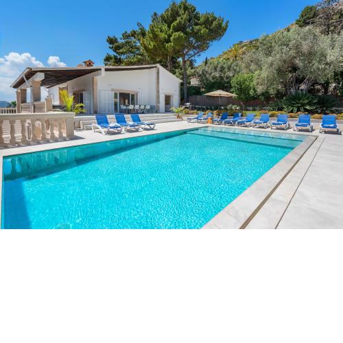 Luxury villa in Pollença with pool and sea views for 12 guests