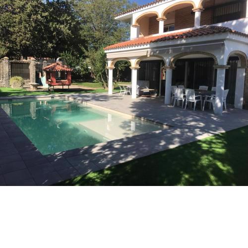 Luxury Villa Jerez 850m2 - Oasis with Private Pool & Gardens