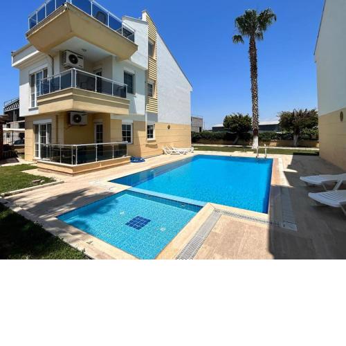 Luxury Villa (Pool & Beach) (A2)