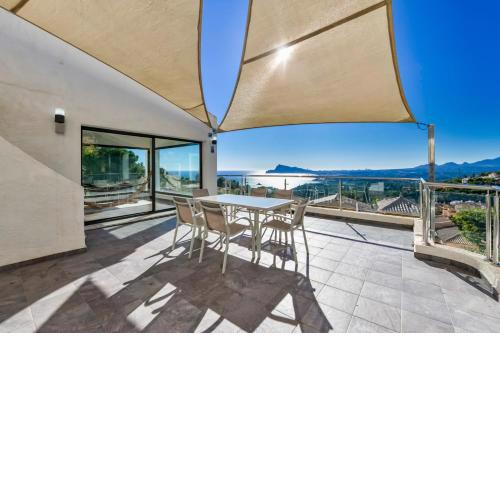 Luxury Villa with Guest House and Sea View