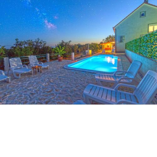 Luxury Villa with Heated Pool