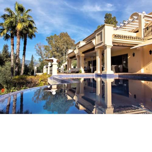 Luxury villa with infinity pool