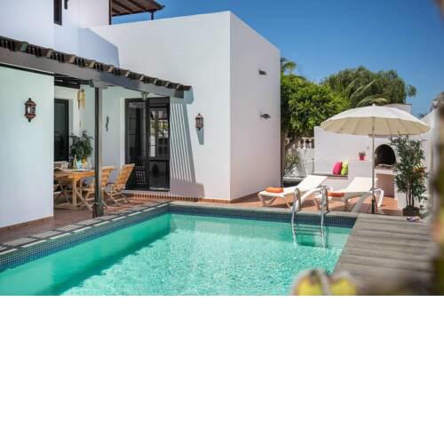 Luxury villa with pool, 5 min from the beach