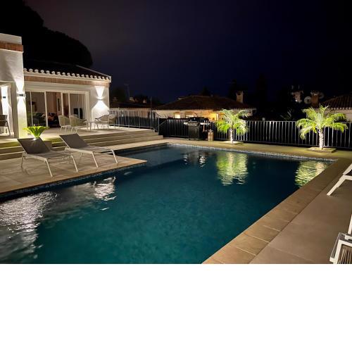 Luxury Villa with private pool, close to everything