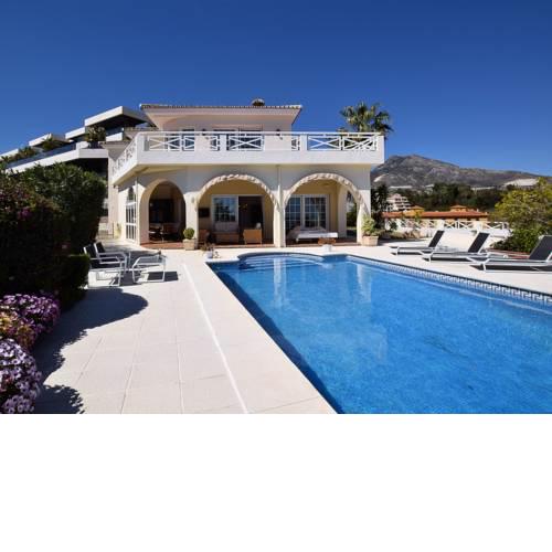 Luxury Villa with Private Pool near Sea in Benalmadena