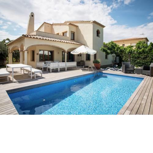 Luxury Villa with Private Pool near Sea in Catalonia
