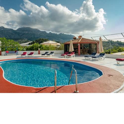 Luxury Villa with Private Pool near Sea in Valencia