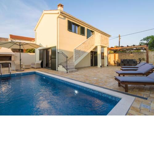 Luxury Villa with Private Pool near Sea in Vinjerac