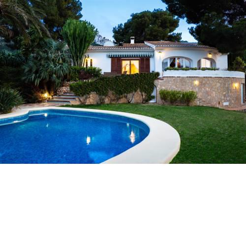 Luxury Villa with Sauna, Sea View and 2.200 m2 Garden