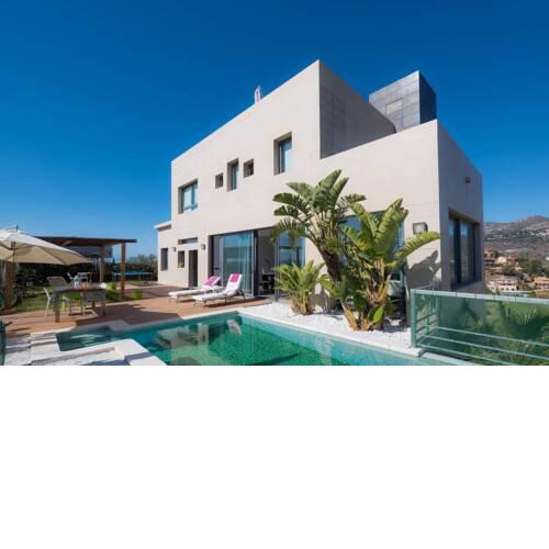 Luxury Villa with swimming pool and amazing views