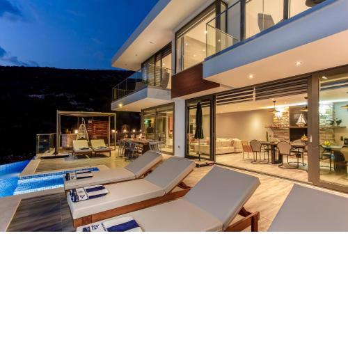 Luxury villa with view 3
