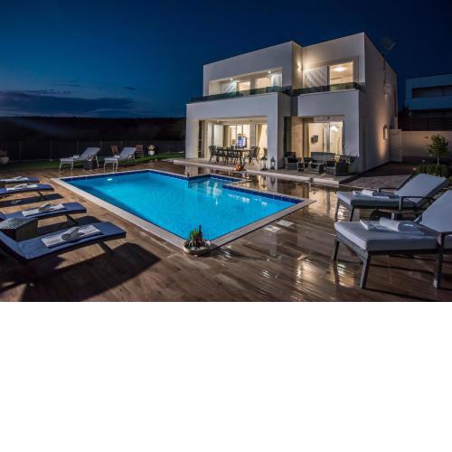 Luxury Villas Royal II with Private Pool