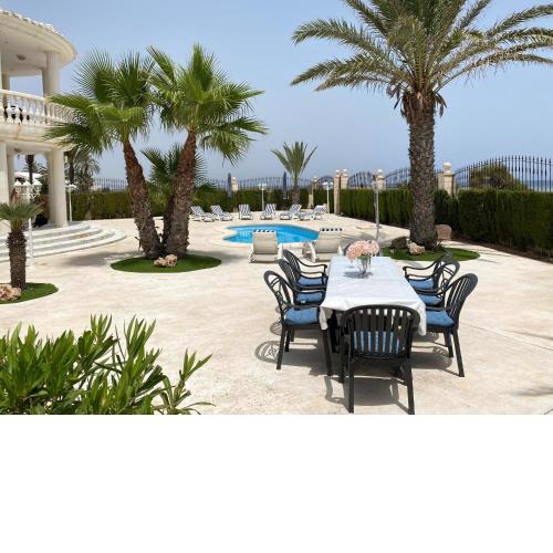 Luxus Villa, direkt am Mittelmeer mit Sandstrand