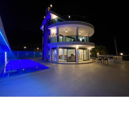 Luxus Villa Pool Whirlpool on the Roof