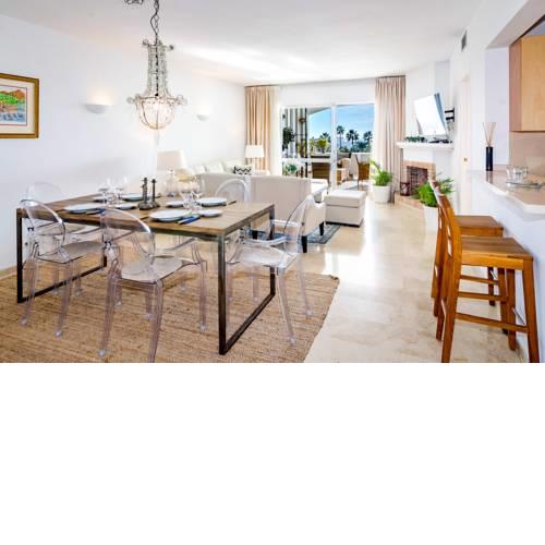 MA - Elegant Apartment with Sea views
