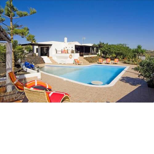 Macher Villa Sleeps 10 with Pool and WiFi