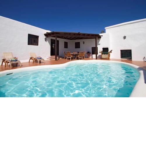 Macher Villa Sleeps 6 with Pool Air Con and WiFi