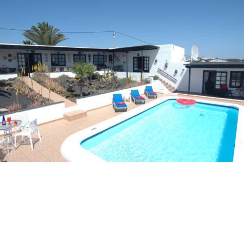 Macher Villa Sleeps 8 with Pool and WiFi