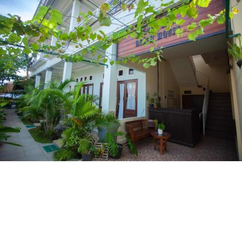 MAE MAE BEACH HOUSE