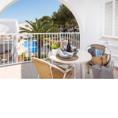 Magnific apartment with pool close to the Ferrera beach