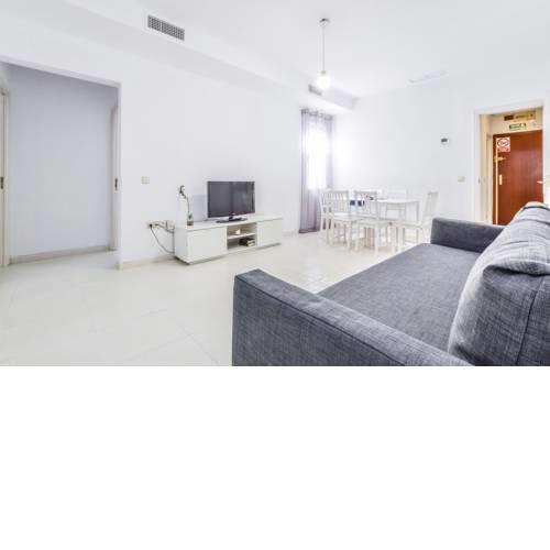 MAGNIFICENT APARTMENT 8 PAX, IN FRONT OF THE ROYAL PALACE