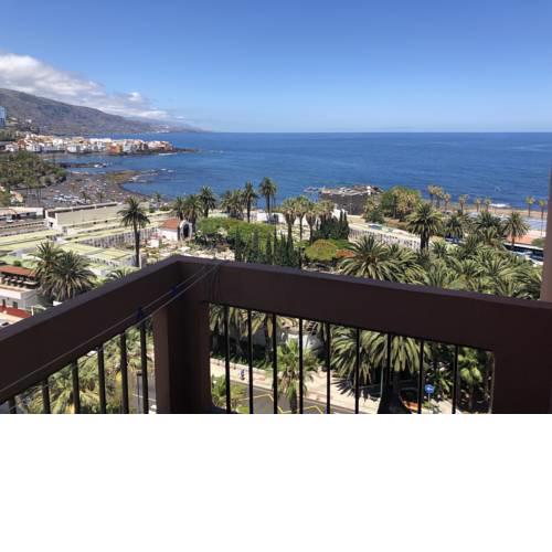 Magnificent studio with a terrace overlooking the sea!