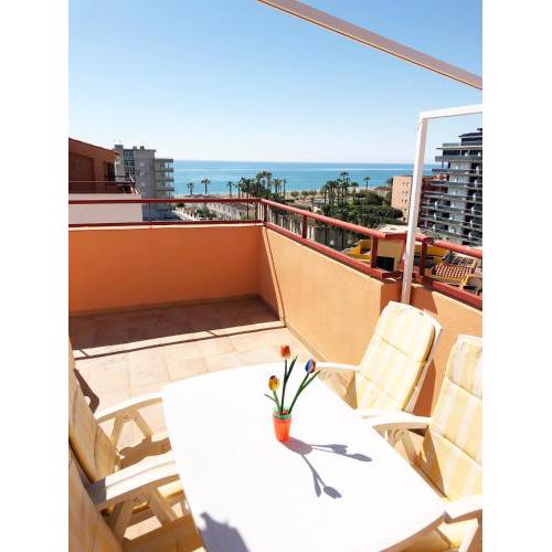 MAGNÍFICO ÁTICO, ENORME TERRAZA, PLAYA Y PÁRKING.