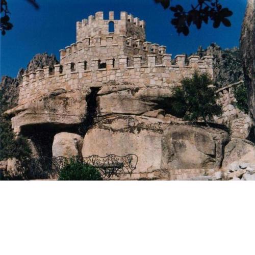 Magnífico Castillo privado, elevado en la roca