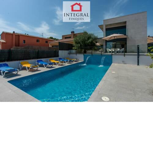 Magnífico chalet con piscina