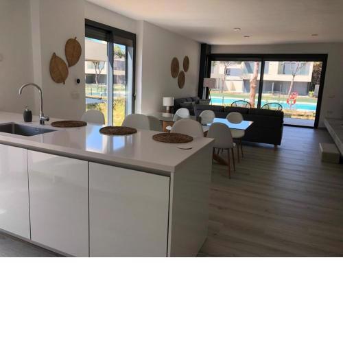 Magnífico Chalet en urbanización ROCHE