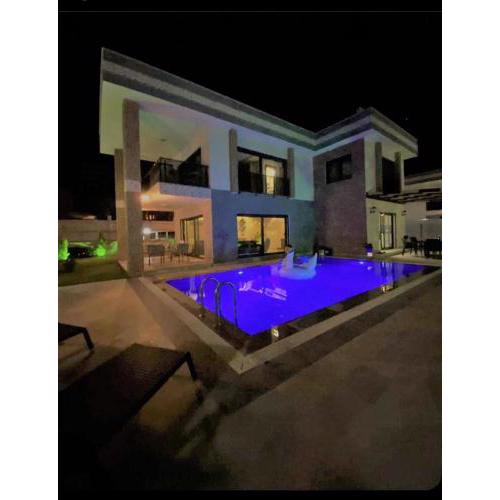 magnifique villa avec piscine prive kusadasi