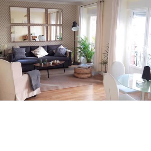 Malasaña and Glorieta de Bilbao -10pax Free Parking