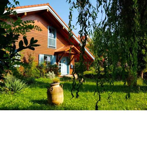 Malerisches Holzhaus COCO mit Kamin, Sauna und eigenem Garten