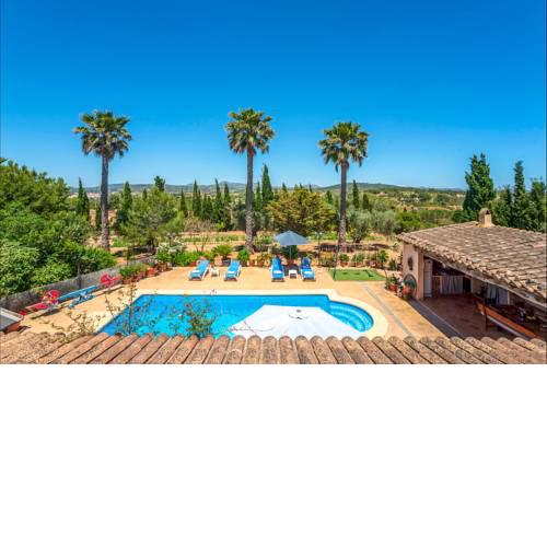 Manacor Villa Sleeps 8 with Pool and Air Con