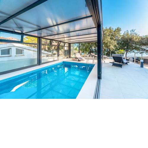 Mandre Villa Sleeps 12 with Pool Air Con and WiFi
