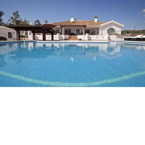 Manilva Villa Sleeps 16 Pool Air Con WiFi