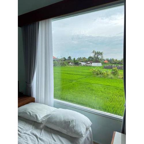 Manis House with ricefield view very close to ubud