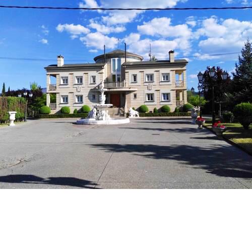 Mansion with 4 bedrooms in Congosto with enclosed garden and WiFi