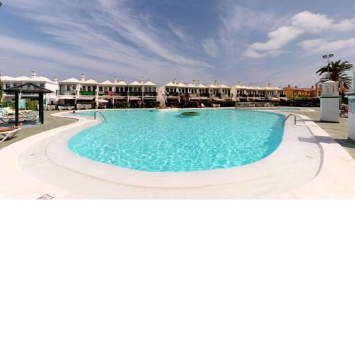 Mapalomas Bungalow terraza y piscina I by Lightbooking