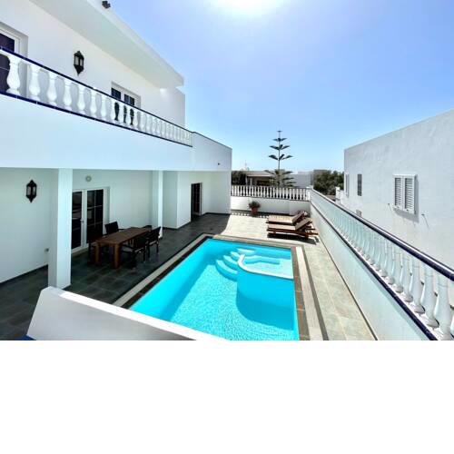 Maravillosa Villa con piscina privada y dos dormitorios en Puerto Calero