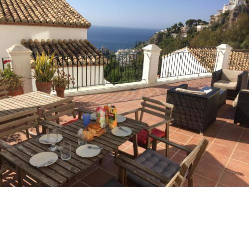 Marina del Este sea view half villa